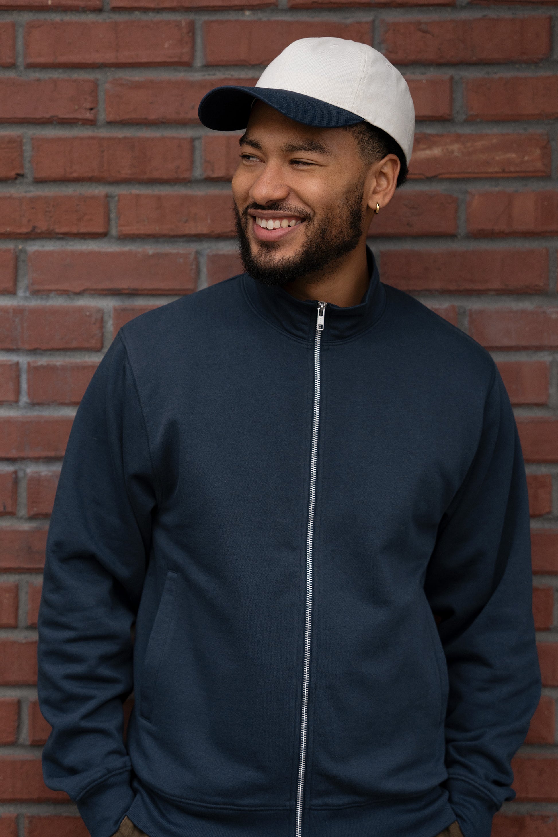 KOI1830 – Model wearing Natural/Midnight Navy